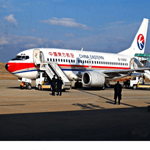 信阳明港机场货运航空快运业稳步发展的原因是什么？